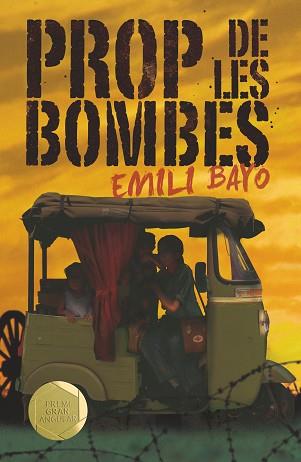 PROP DE LES BOMBES | 9788466147460 | BAYO, EMILI | Llibreria L'Illa - Llibreria Online de Mollet - Comprar llibres online