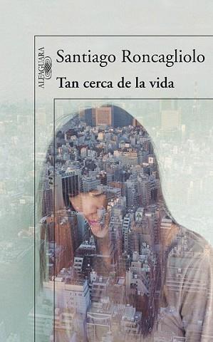 TAN CERCA DE LA VIDA | 9788420406336 | RONCAGLIOLO, SANTIAGO | Llibreria L'Illa - Llibreria Online de Mollet - Comprar llibres online