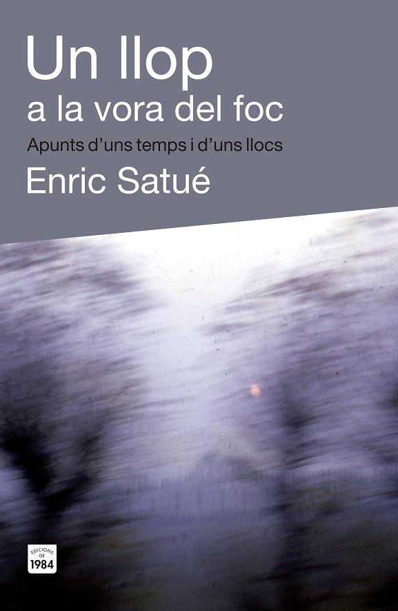 LLOP A LA VORA DEL FOC, UN | 9788415835400 | SATUÉ, ENRIC | Llibreria L'Illa - Llibreria Online de Mollet - Comprar llibres online